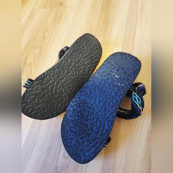 Sand & Sun Vintage 90's Sandals with Black and color straps * See Measure - Picture 8 of 8